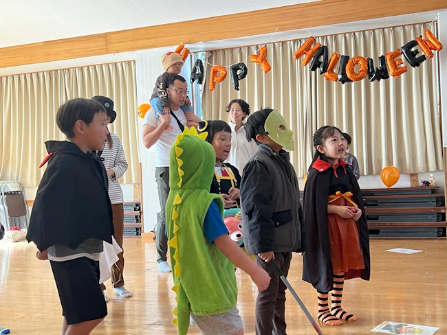 Kids singing halloween songs